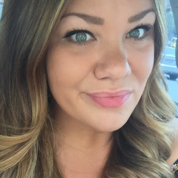 Meet your Posher, Courtney - Picture 1 of 1